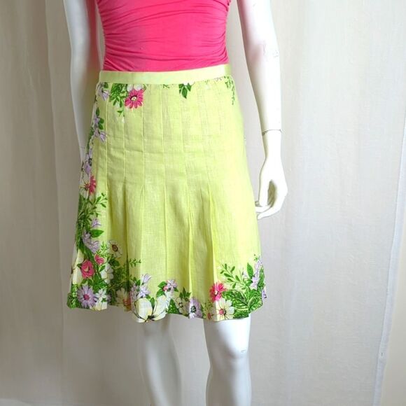 Loft Skirt Size 6P Beautiful Summer Floral Pleated Skirt - Picture 1 of 7